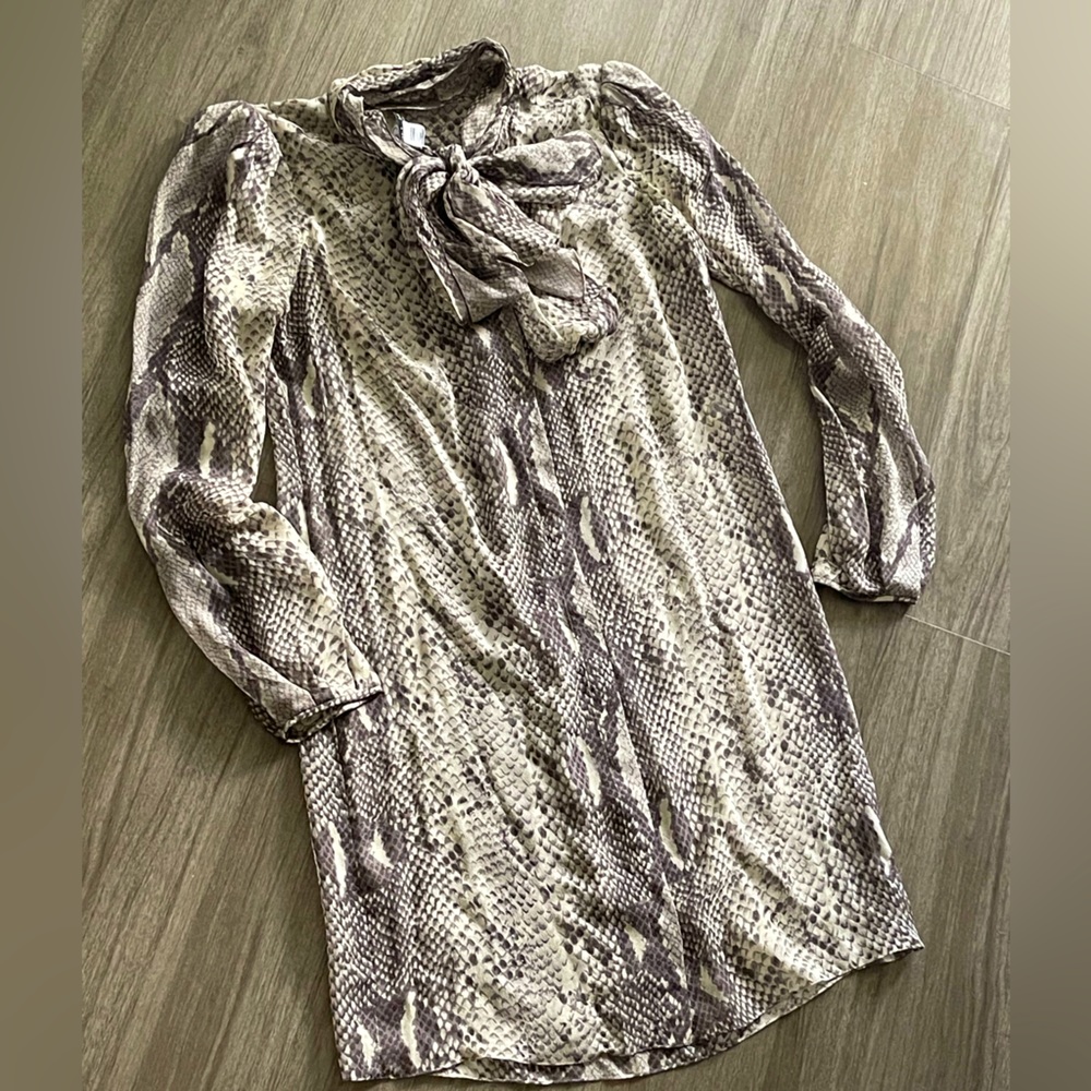 DVF silk tie neck/ bow python dress. Size 4